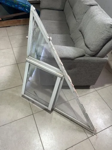 Janela de Alumínio Triangular 1,0 x1,5 metros