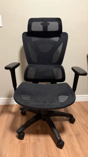 Cadeira Executiva Ergonômica Articulável com Ajuste Completo