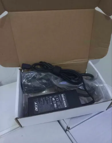 Carregador p/ notebook ponta fina - Acer aspire / Samsung -"110,00"