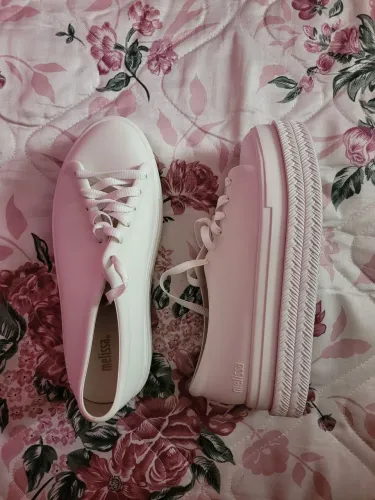 tenis branco modelo Melissa Be<br>