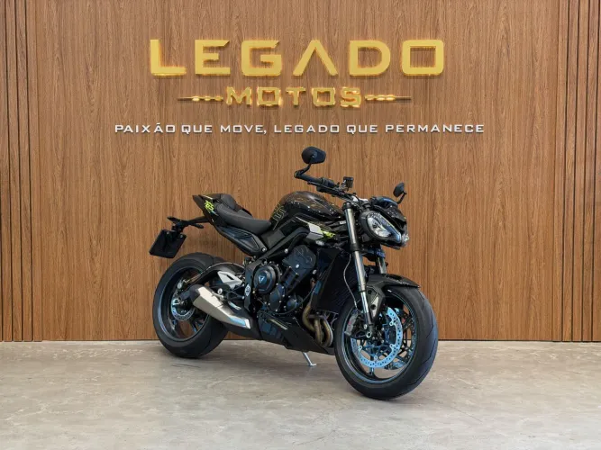 STREET TRIPLE 2025