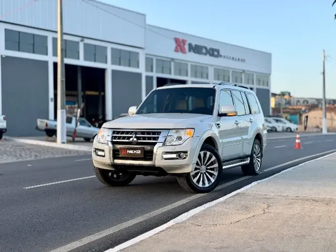 Mitsubishi Pajero HPE Full 3.2 4X4 T.i.dies. 5P AUT 2016