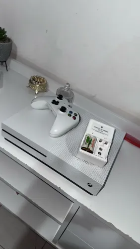 Xbox One S 500GB + Controle Original + Acessórios