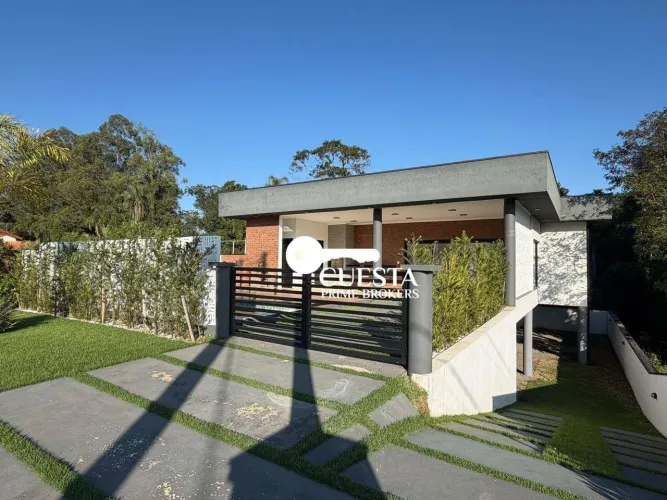 Casa de campo com 3 suítes, área gourmet, piscina, ótima localização