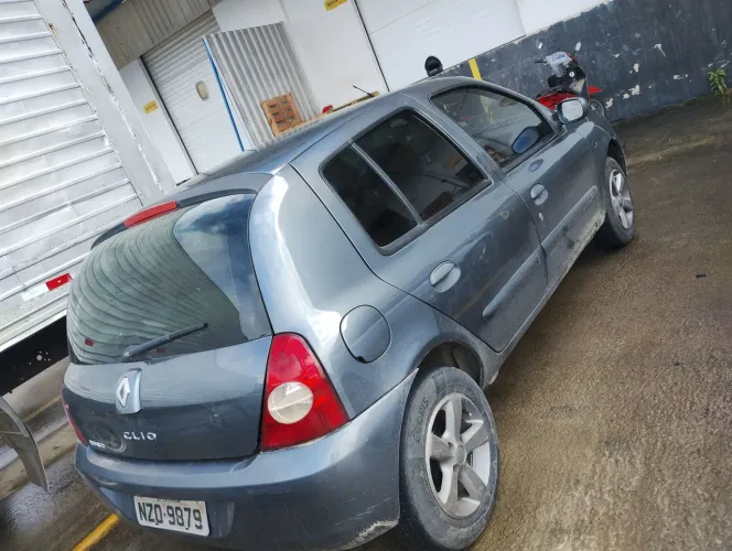 Renault Clio Hi-flex 1.0 16V 5P 2011