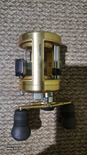 Carretilha shimano CALCUTTA 400B DIREITA