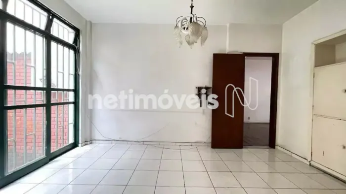 Amplo Apartamento com Área Privativa de 216m²; a Poucos Metros da Prudente de Moraes