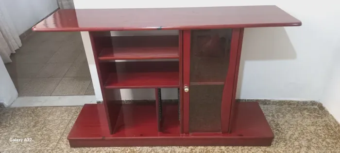 Rack de sala antigo, madeira maciça em perfeito estado.