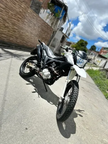 Moto Honda Bros 160 toda filé