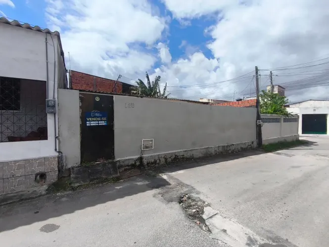 Terreno com 02 casas no bairro Prefeito José Walter
