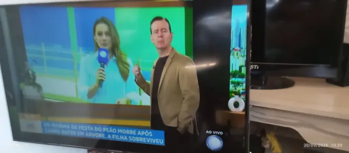 TV Samsung 43 polegadas funcionando perfeitamente esmart TV não tem o controle tinha a an