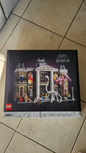 LEGO Natural History Museum 10326 - Modular Icons