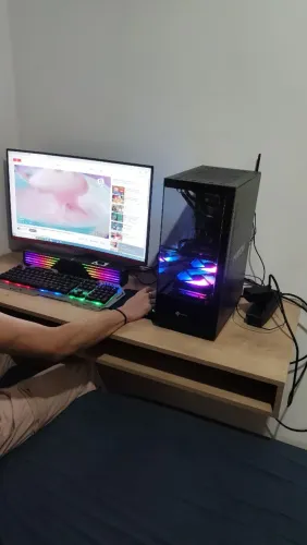 Vendo meu pc gamer, montado e usado somente 3 meses comendo o Pc chamem para mais informa