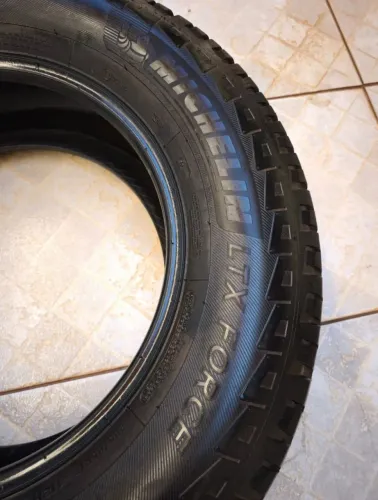 Oportunidade - 2 Pneus Michelin 265/65/R17 para caminhonetes
