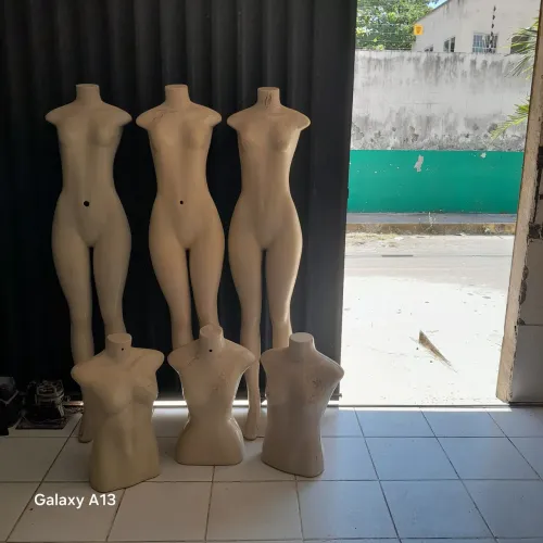 Bonecas de loja cuida pra vender logo