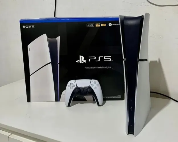 Ps 5 Slim garantia Sony até Novembro/2026 em perfeito estado de conservação