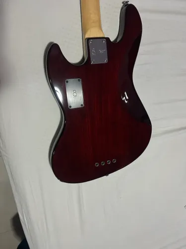 Baixo Jazz Bass Sire V7 geração 2