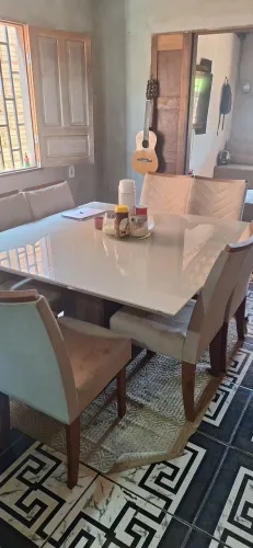 Mesa 8 lugares com tampo de vidro