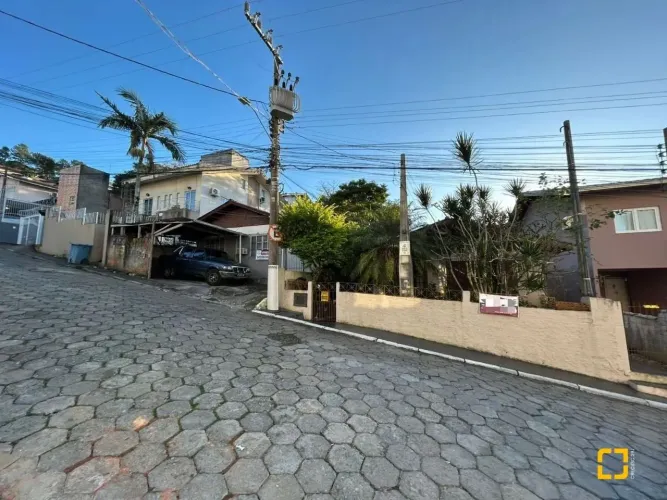 Terreno de 300m² na Trindade em Florianópolis SC
