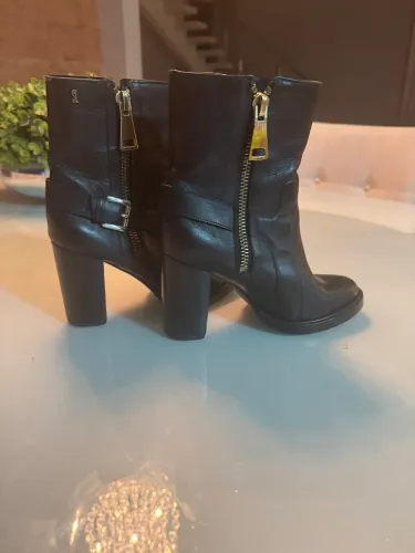 Linda bota Santa Lola