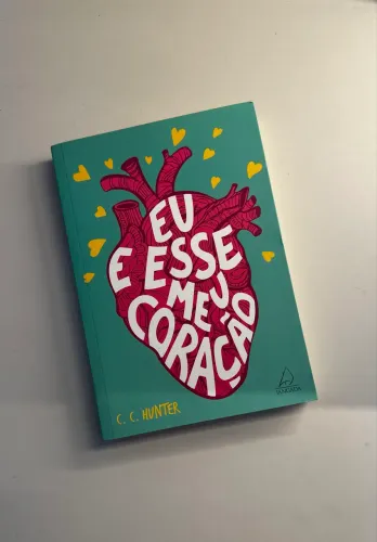 Livro ?Eu e esse meu coração? - C. C. Hunter