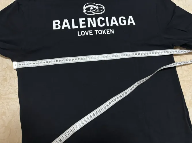 CAMISETA BALENCIAGA LOVE TOTEM