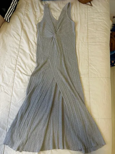 vestido cinza brilhante zara 