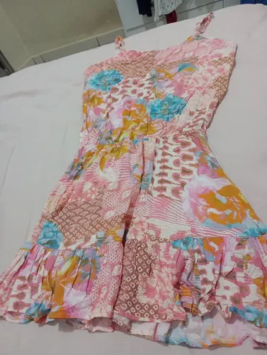 Lindo vestido de tecido