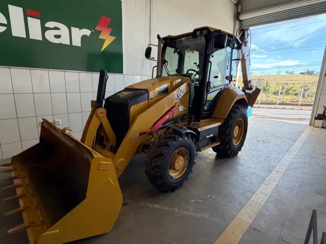 Máquina pesada para construção muito nova.