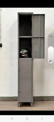 Armário de aço com 4 portas pequenas.( só novos )