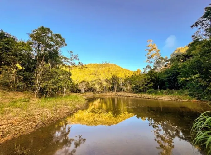 Sítio com lagoa