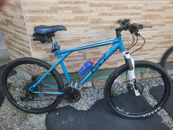 Bike mtb gt al terra 27m shimano deore freio hidraulico,maxxis,luz,ciclo,rockshock