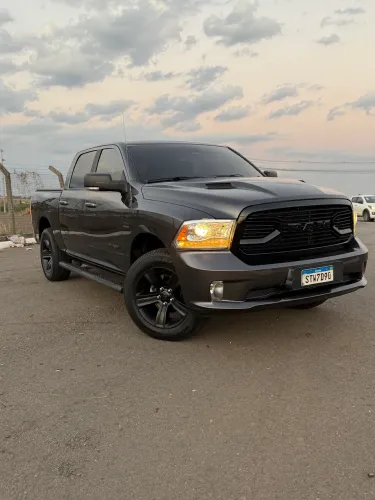 Ram Classic Laramie Night Edition 5.7 V8 16V Gasolina 4X4 Aut. 2022