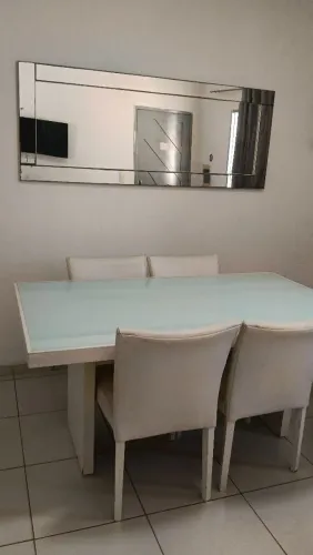 Vendo mesa com cadeiras