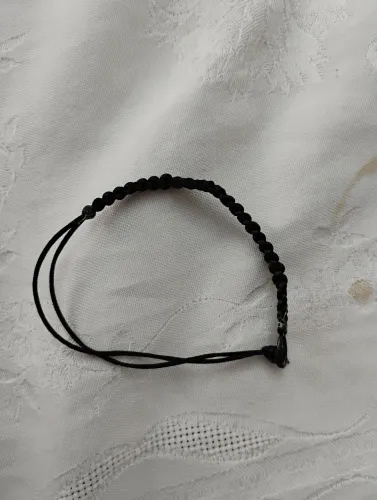 Pulseira trançada preta de fio