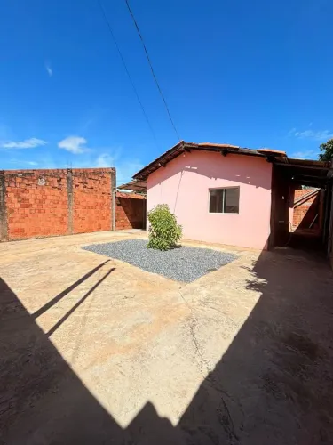 Aluga-se casa no bairro Jardim Aroeira