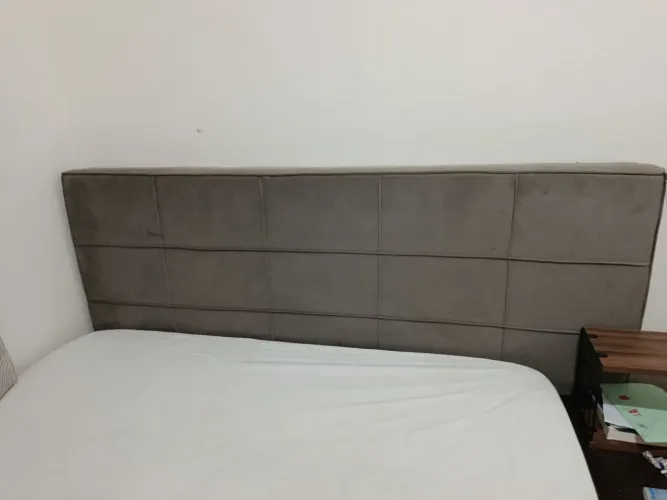 Vendo cabeceira de cama Queen, em perfeito estado de conservação na cor cinza, estofada.