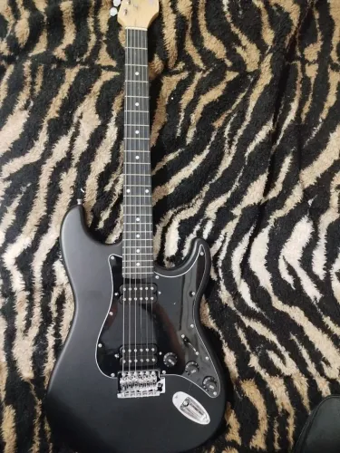 Guitarra Giannini 6 cordas com amplificador e bag