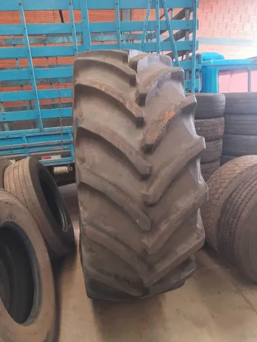 Vende-se 1 pneu semi-novo na medida 710/70R38