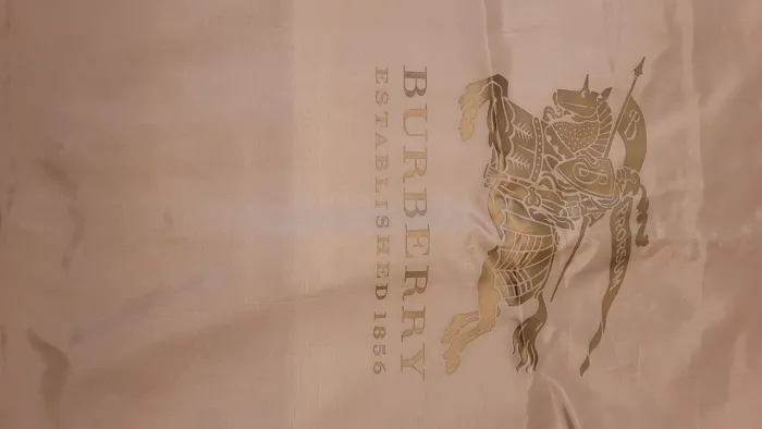 Capa protetora impermeável em nylon Burberry original.