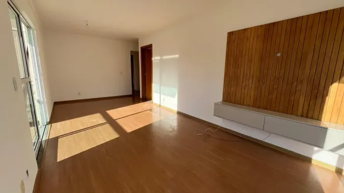 Imóvel para aluguel possui 155 metros quadrados com 2 quartos em Várzea - Teresópolis - RJ