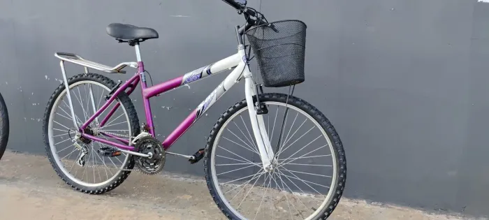 Vendo bicicleta feminina aro 26 adulto em ótimas condições de uso