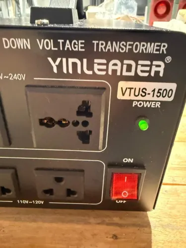 Yinleader Conversor de Transformador de Tensão Step Up & Step Down 1500W 110V para 220V
