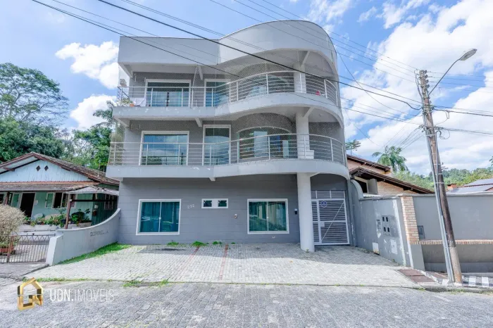 Apartamento Semimobiliado Para Locação no Bairro da Velha