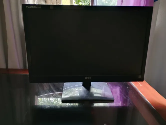 Monitor LG Flatron E2241V-PN COM DEFEITO