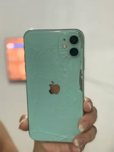 Iphone 11 (troco por um da linha PRO) leia descrição 