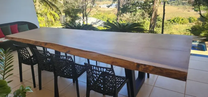 Mesa madeira 3,50 x 1,25 c 10 cadeiras. Seminovo.