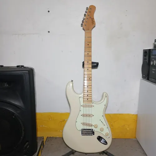 Guitarra tagima T 635 seminova e regulada