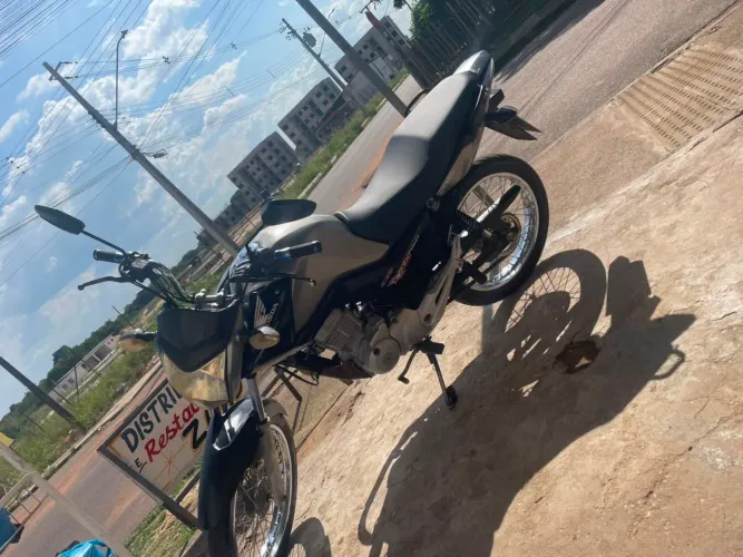 Vende-se fan 150 moto toda revisada, em dias no ponto de transferência.