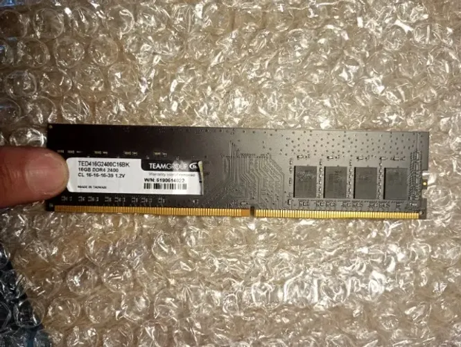 Memória RAM TeamGroup 16GB DDR4 2400MHz (Excelente Estado)